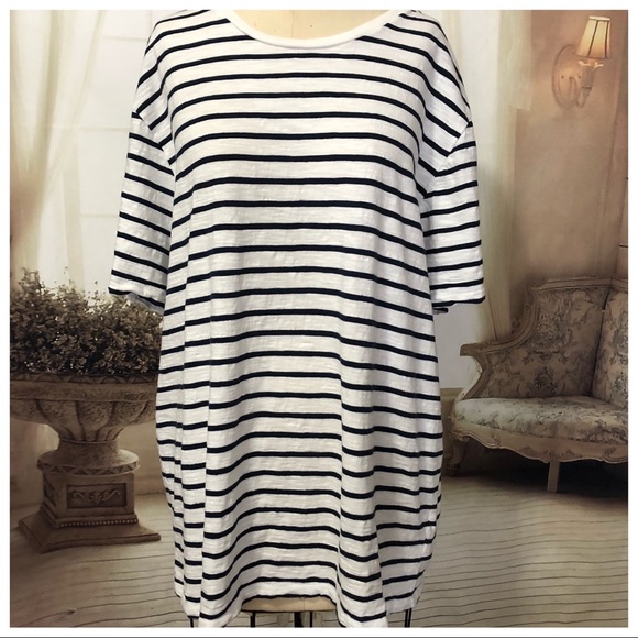 Old Navy Tops - 👗Old Navy Tee